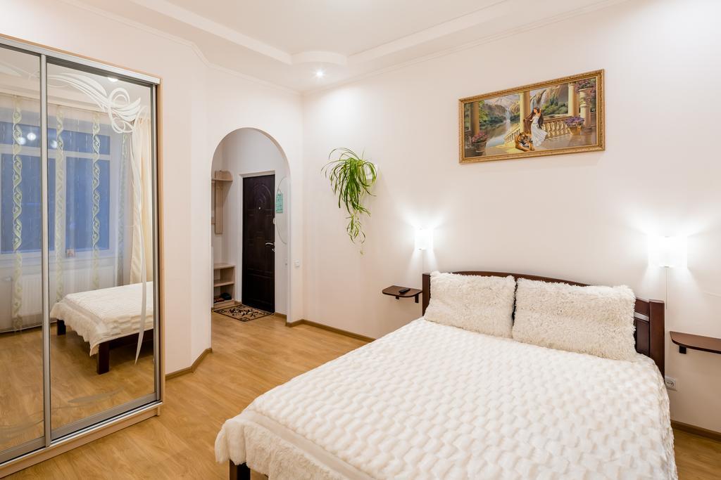 Apartment On Khmelnytskogo Street Lviv Eksteriør billede